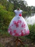 Детское платье с Разноцветными Лепестками Роз (Малиновый/Белый) KD-160