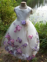 Детское платье с Разноцветными Лепестками Роз (Сиреневый/Молочный) KD-160